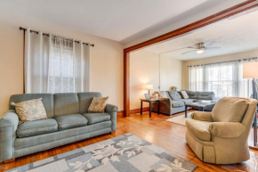 2 Mi to Peace Bridge Victorian-Style Apartment